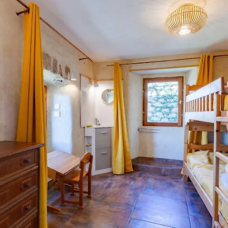 De Chapeleche Les Glycines Gluiras