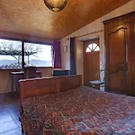 De Chapeleche Les Glycines Holiday home
